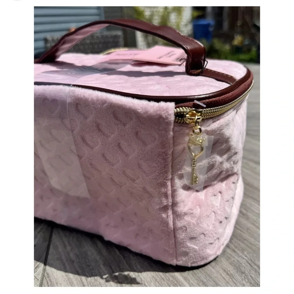 2-PIECE JUICY COUTURE MAKEUP BAG LIGHT PINK AND BROWN‼️